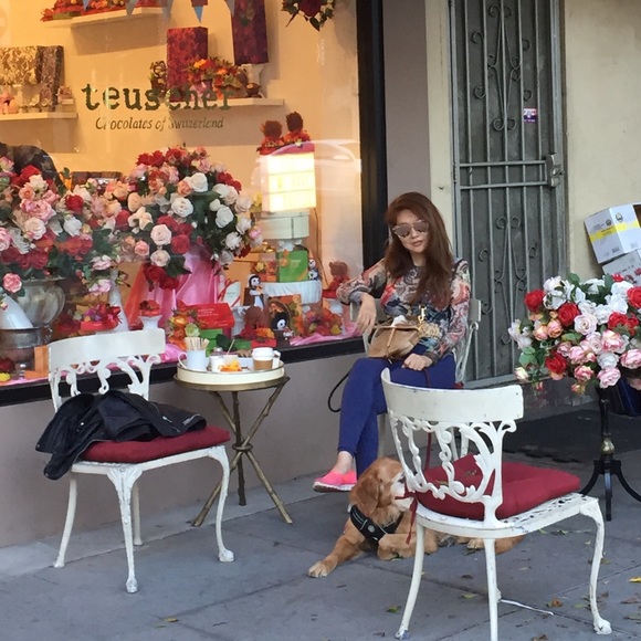 Meet your Posher, Joanna - Picture 2 of 2